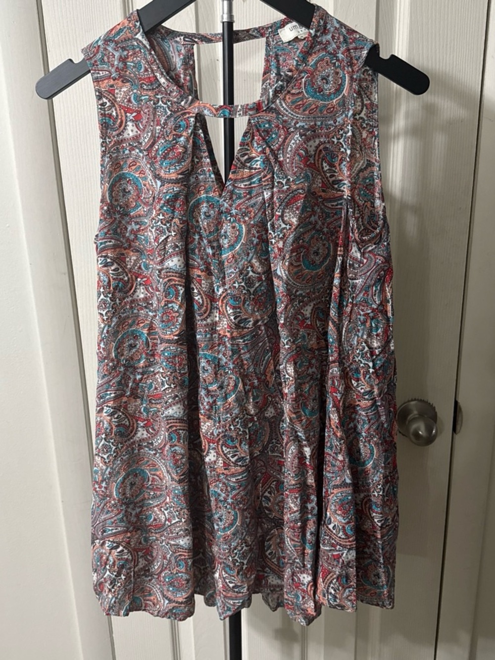 Umgee Multicolor Paisley Keyhole Sleeveless Swing Camisole